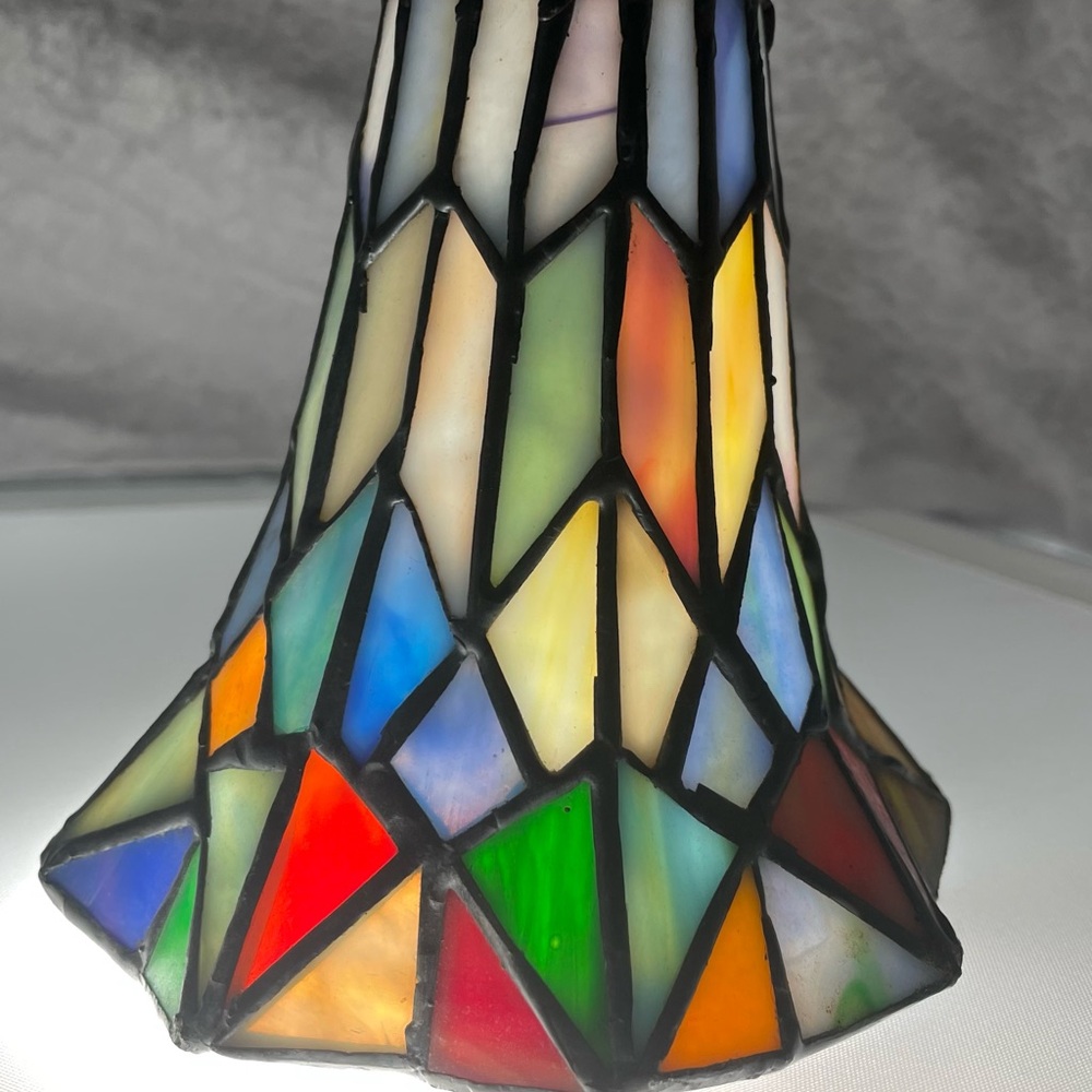 Vintage Stained Glass Lily Style Lamp Shade - Picture 7 of 7
